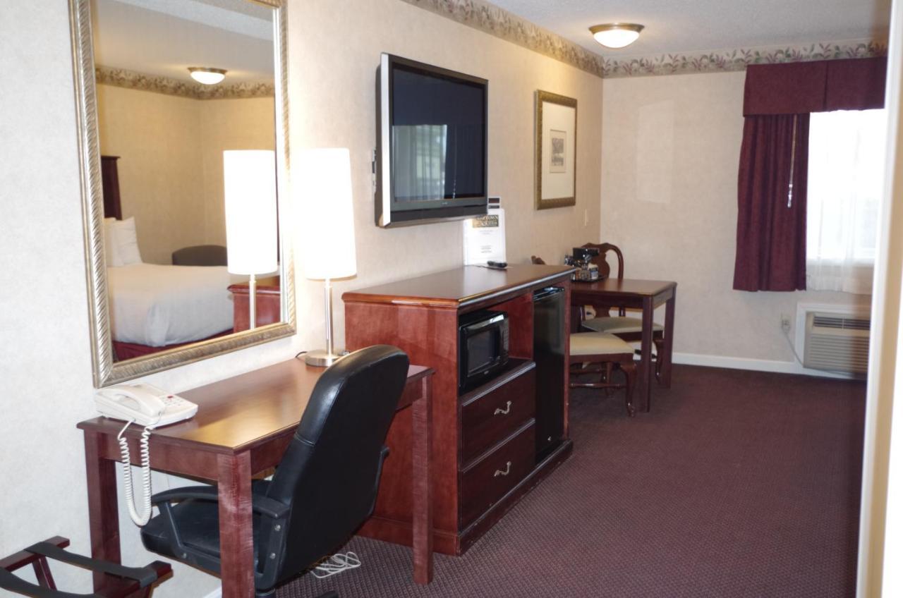 Shiretown Inn & Suites Houlton エクステリア 写真