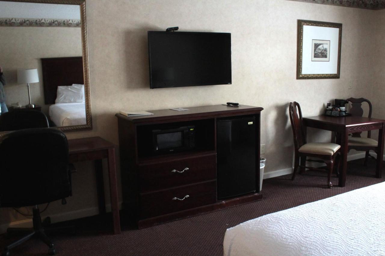 Shiretown Inn & Suites Houlton エクステリア 写真