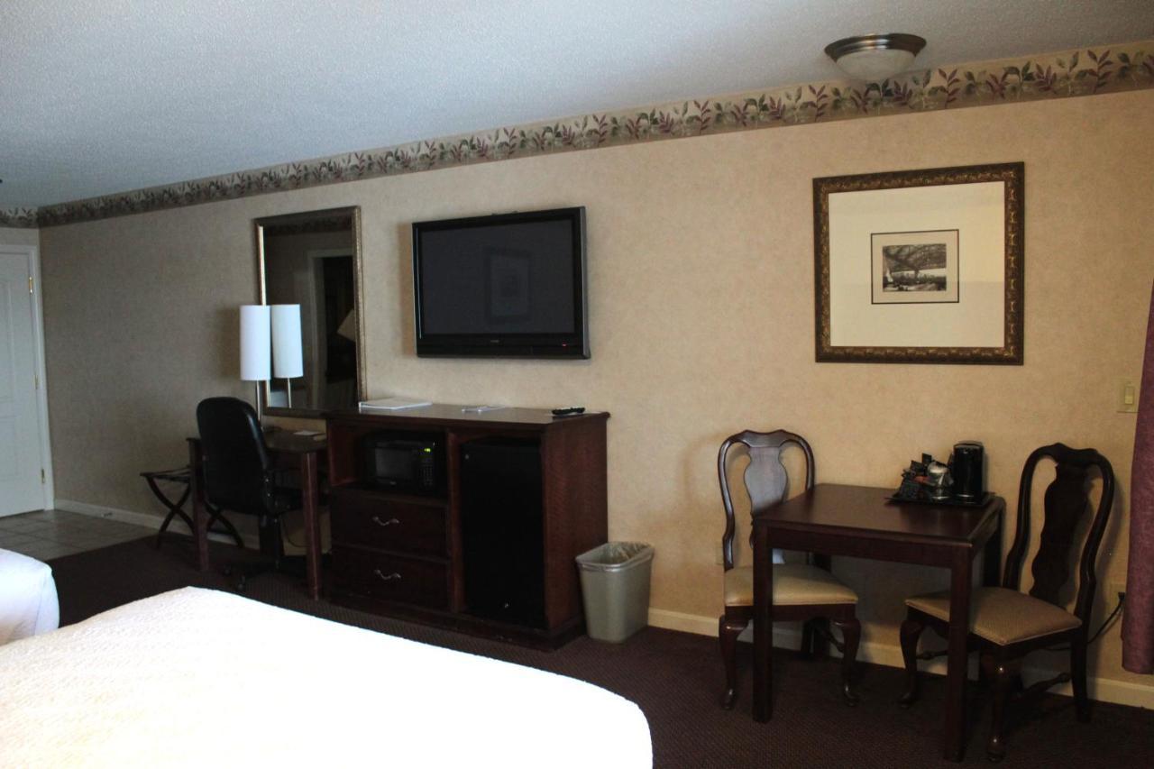 Shiretown Inn & Suites Houlton エクステリア 写真