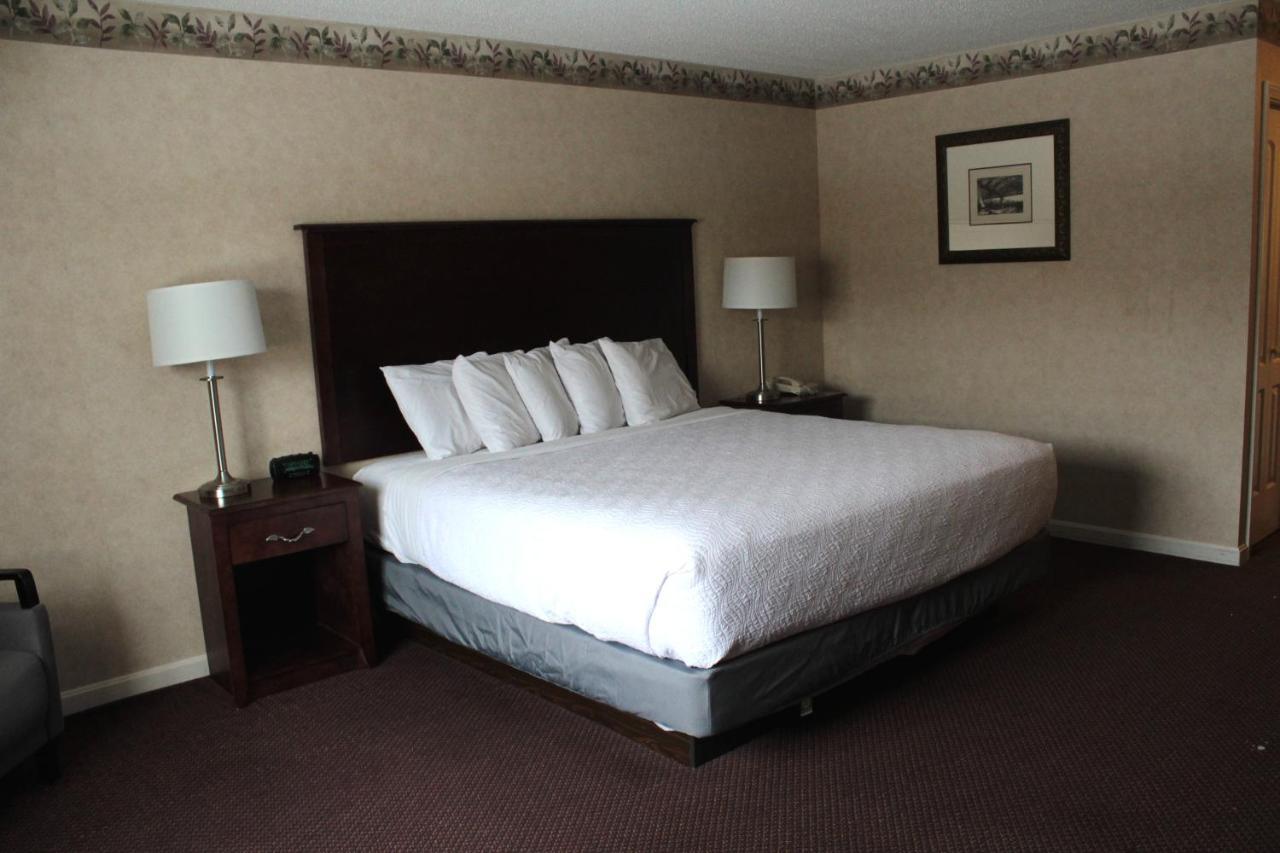 Shiretown Inn & Suites Houlton エクステリア 写真
