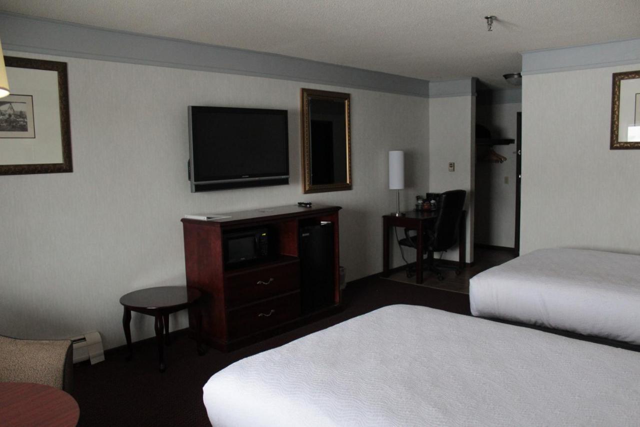 Shiretown Inn & Suites Houlton エクステリア 写真