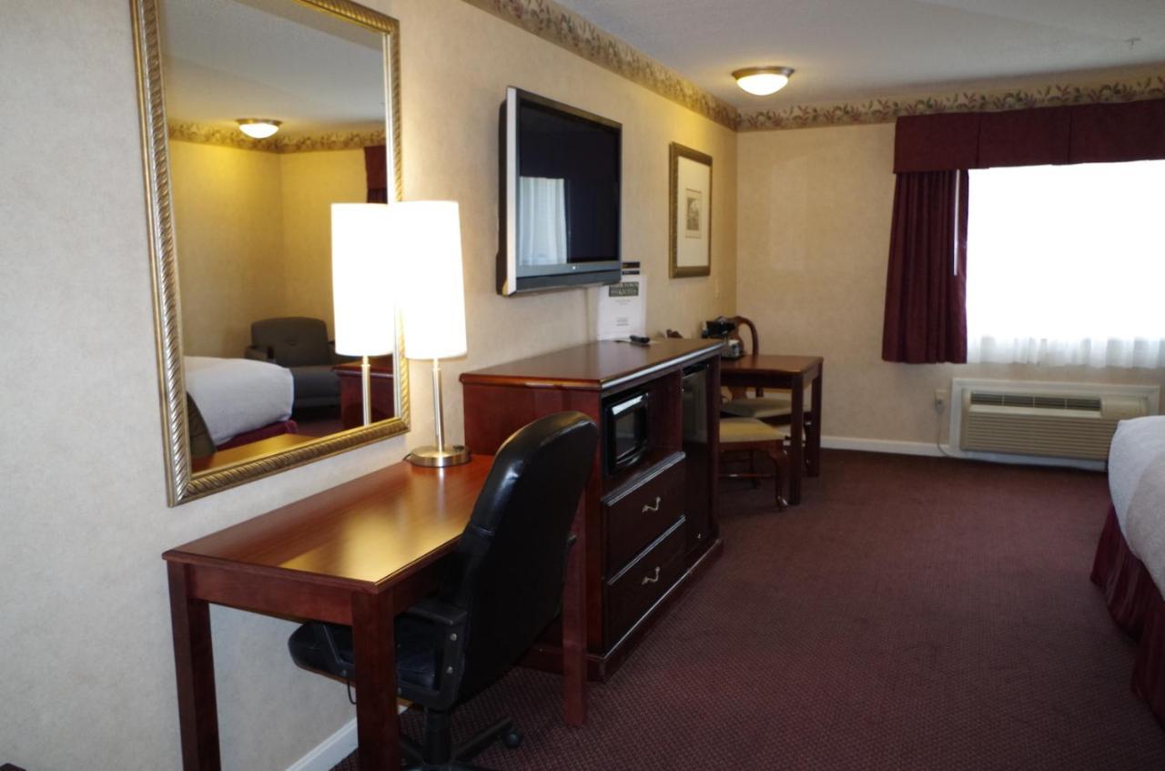 Shiretown Inn & Suites Houlton エクステリア 写真